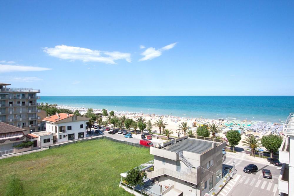 Hotel Joli Alba Adriatica Εξωτερικό φωτογραφία